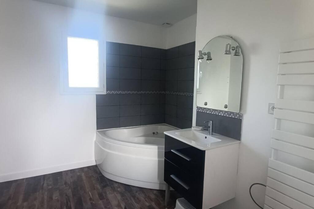 Grande Maison Entiere De 120M2 Epron Extérieur photo